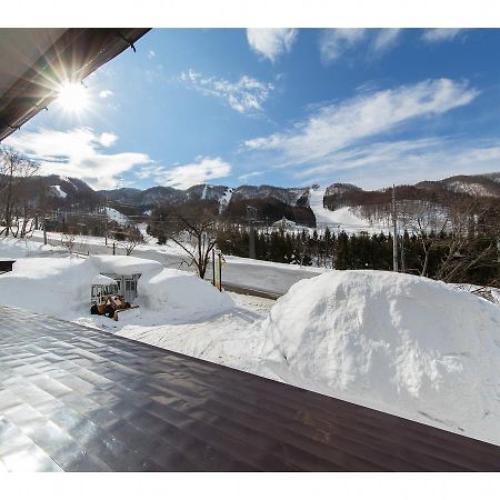 Lodge Uenohara Yamanoie Минаками Экстерьер фото